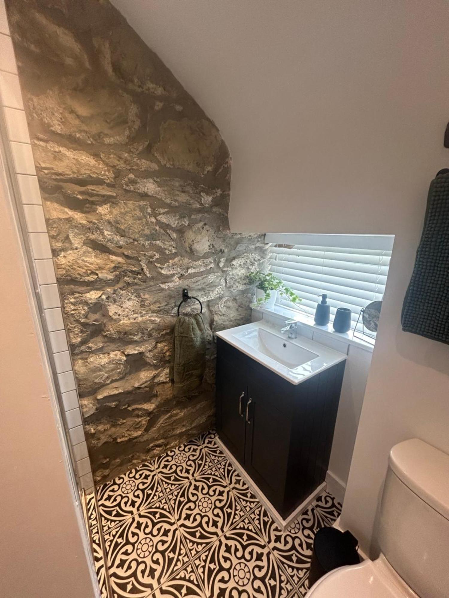 Cosy Modern Miners Cottage Llanllechid Экстерьер фото