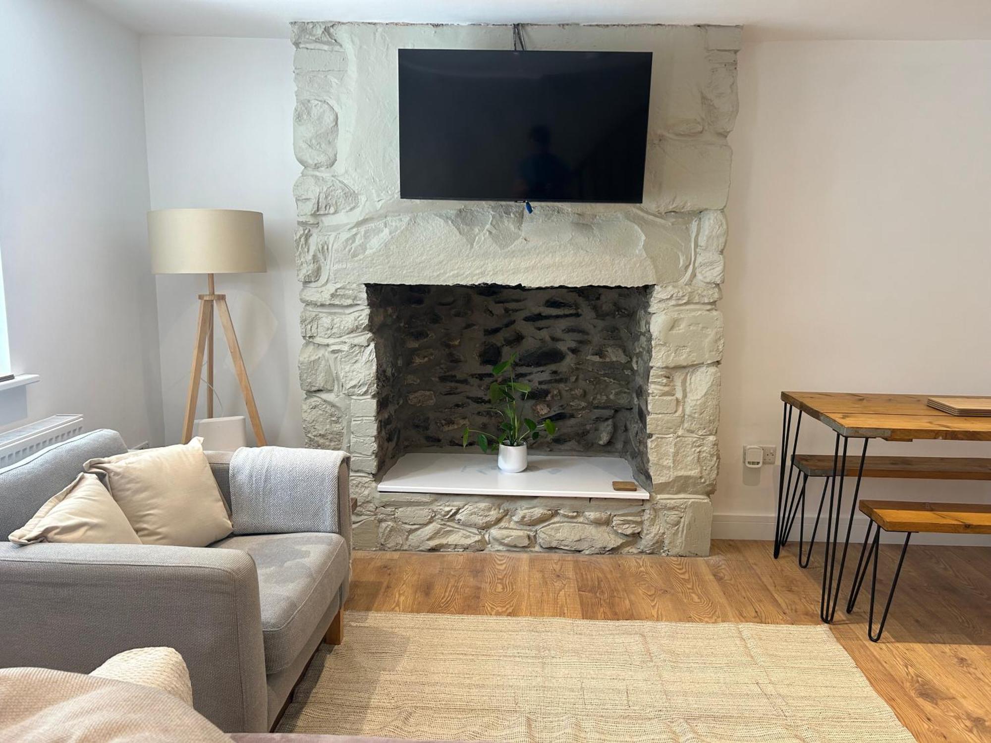 Cosy Modern Miners Cottage Llanllechid Экстерьер фото