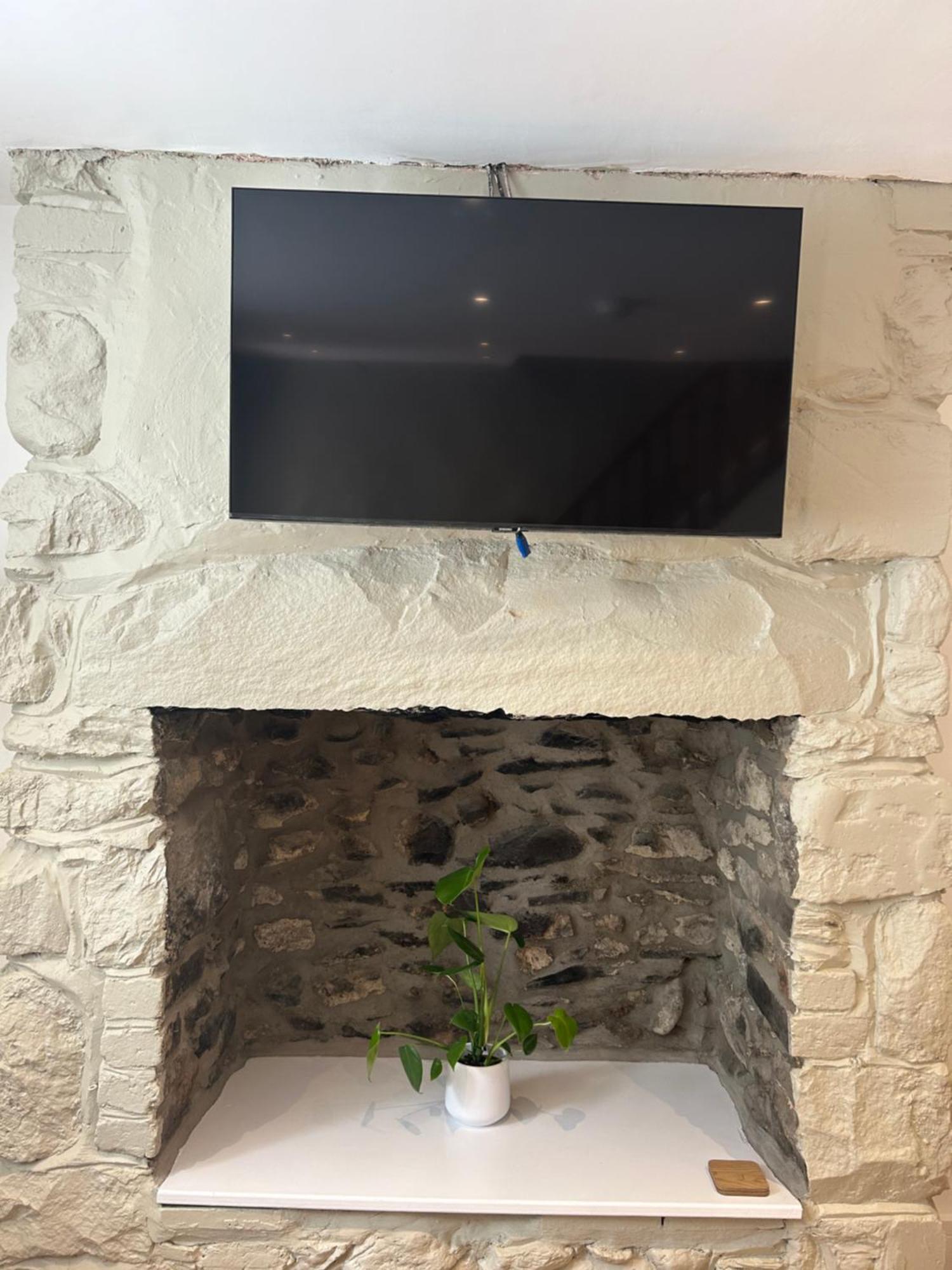 Cosy Modern Miners Cottage Llanllechid Экстерьер фото